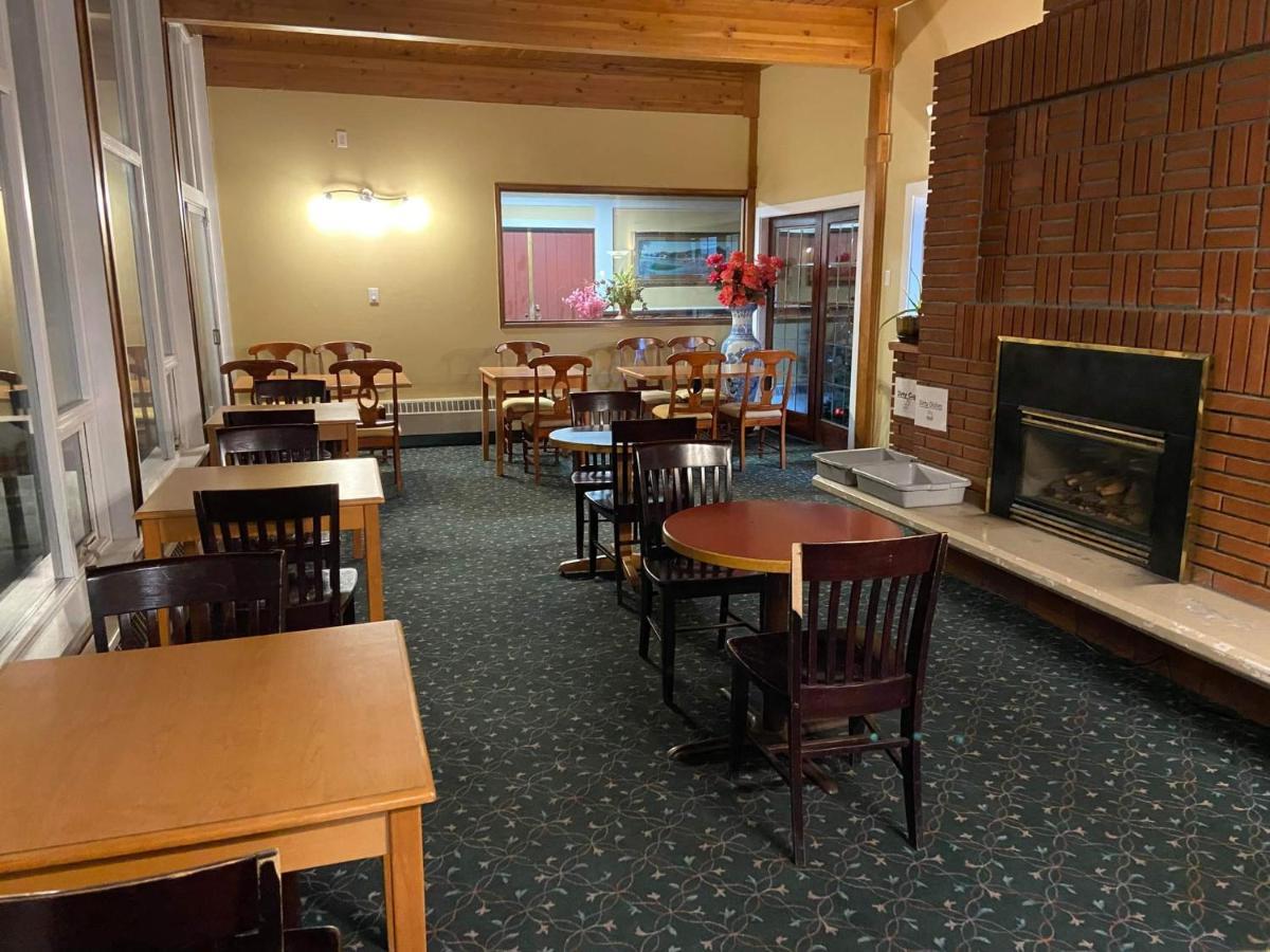 Grizz Hotel Revelstoke Dış mekan fotoğraf
