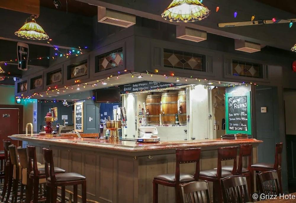 Grizz Hotel Revelstoke Dış mekan fotoğraf
