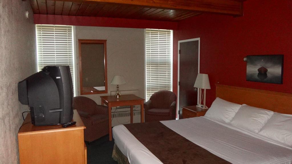 Grizz Hotel Revelstoke Oda fotoğraf