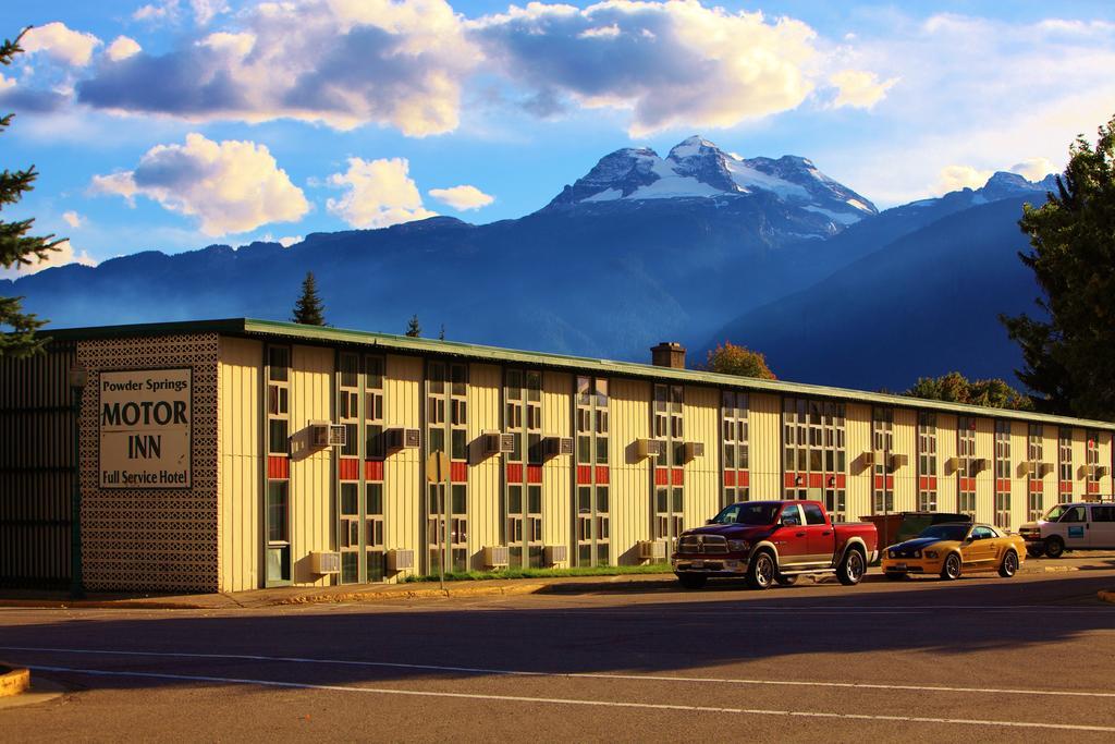 Grizz Hotel Revelstoke Dış mekan fotoğraf