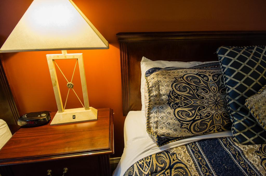 Grizz Hotel Revelstoke Oda fotoğraf
