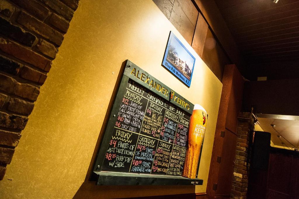 Grizz Hotel Revelstoke Oda fotoğraf