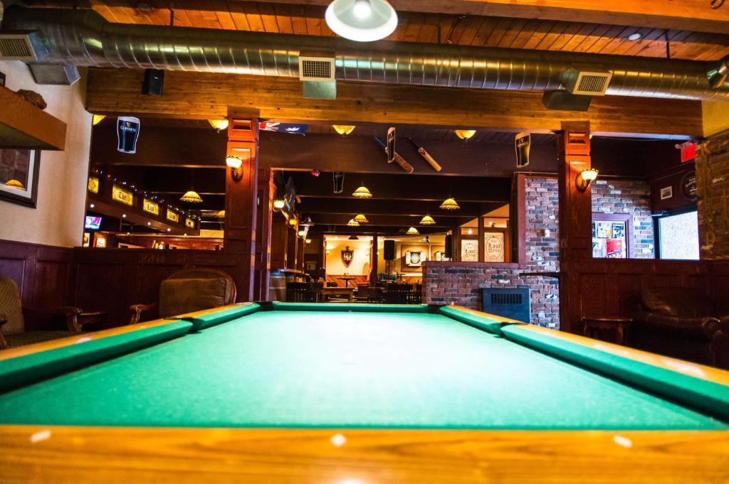 Grizz Hotel Revelstoke Oda fotoğraf