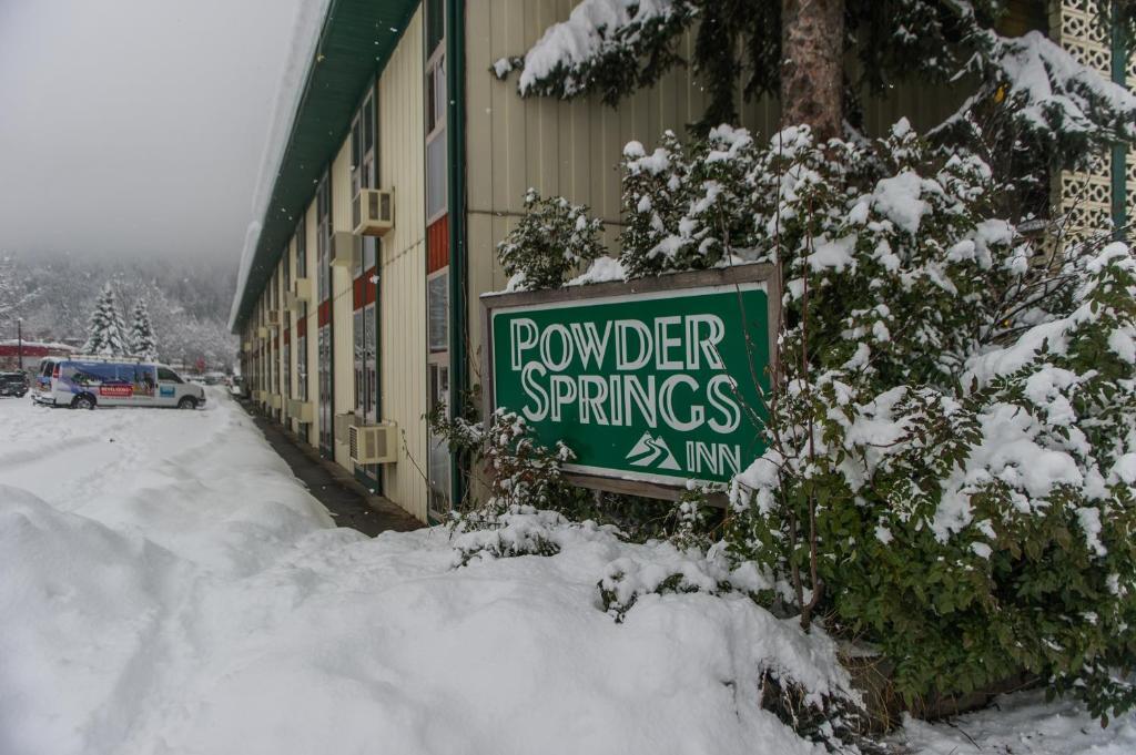 Grizz Hotel Revelstoke Dış mekan fotoğraf