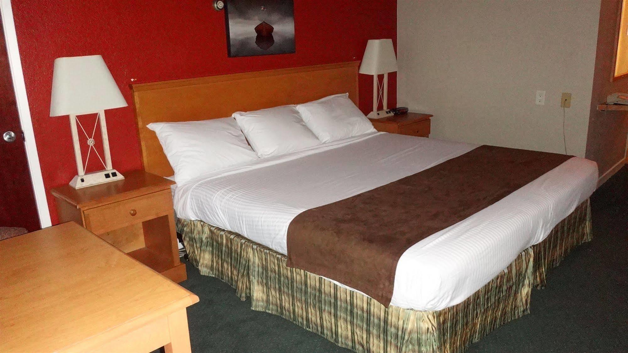 Grizz Hotel Revelstoke Dış mekan fotoğraf