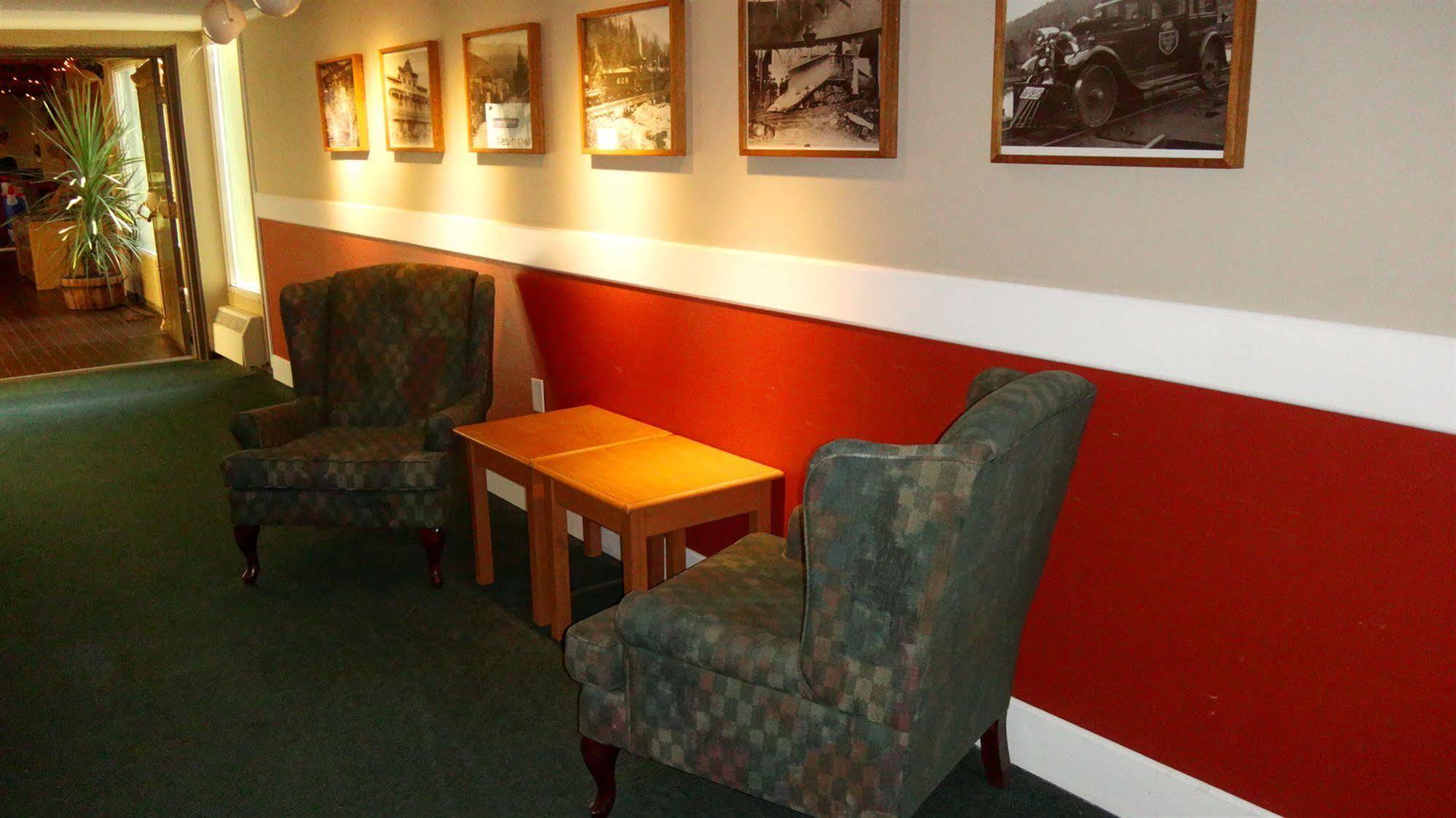 Grizz Hotel Revelstoke Dış mekan fotoğraf