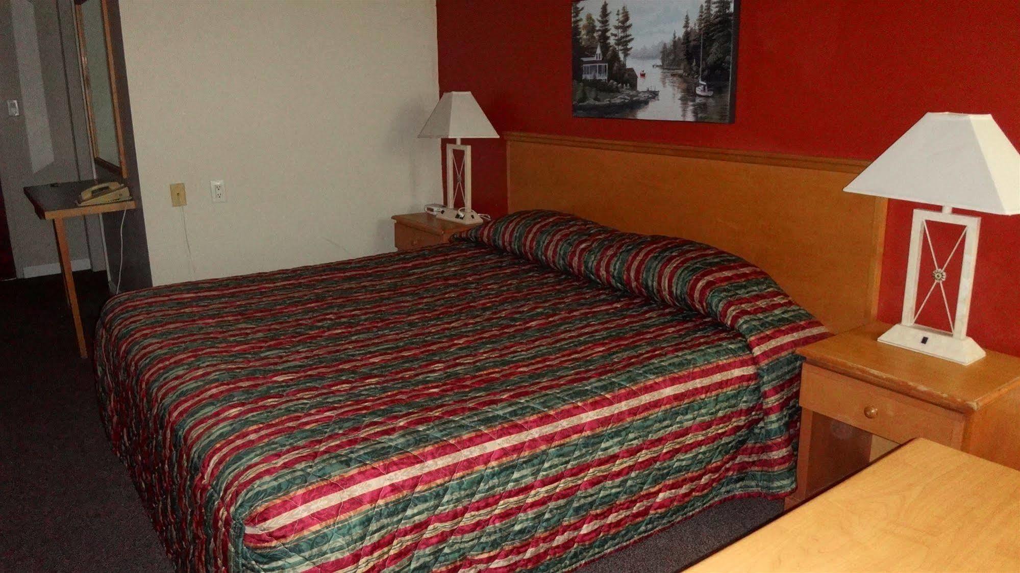 Grizz Hotel Revelstoke Dış mekan fotoğraf