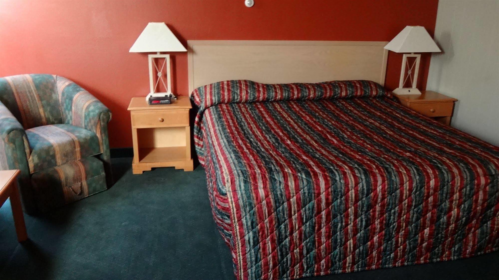 Grizz Hotel Revelstoke Dış mekan fotoğraf