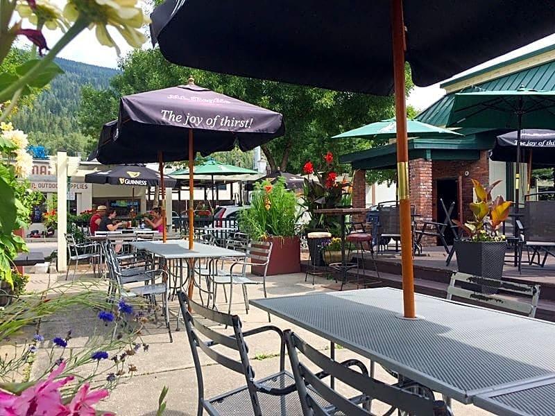 Grizz Hotel Revelstoke Dış mekan fotoğraf
