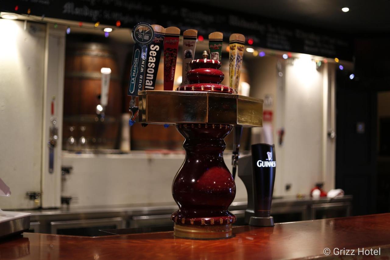 Grizz Hotel Revelstoke Dış mekan fotoğraf